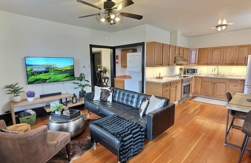 Big Timber Apartment | Fully-furnished Modern Apartment/Executive Suite in Heart of Townn