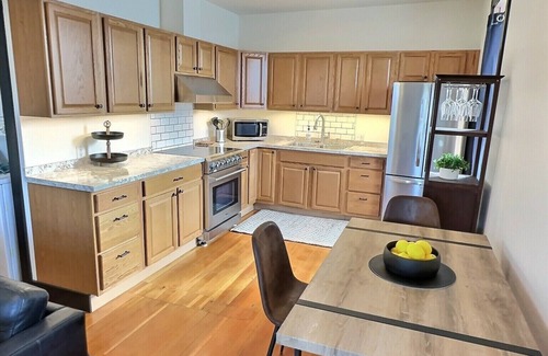 Big Timber Apartment | Fully-furnished Modern Apartment/Executive Suite in Heart of Townn