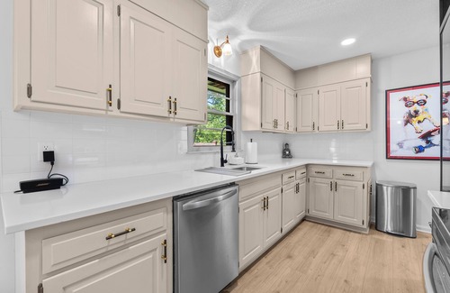 Lee's Summit House | Fully Furnished, Newly Remodeled, 3-bedroom home near downtown Lee's Summit
