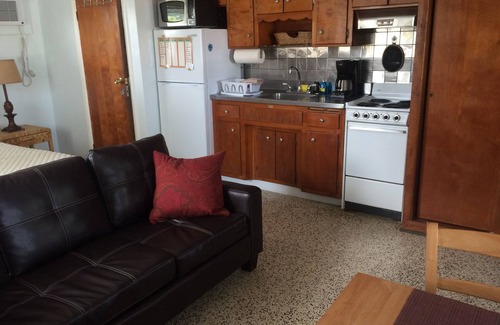 Marathon Apartment | Fully furnished studio, 50 yards from ocean, shared pool, fishing-jetty