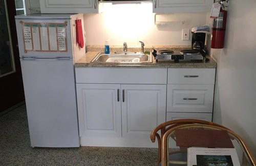 Marathon Apartment | Fully furnished studio, 50 yards from ocean, shared pool, fishing-jetty