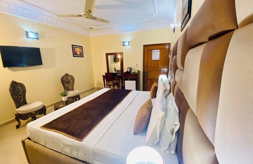 D.H.A. Hotel | Fully Furnished Superior King/Twin with Complete Amenities.