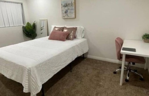 North Las Vegas House | Fully Remodeled home- 5 min from Las Vegas Fremont St