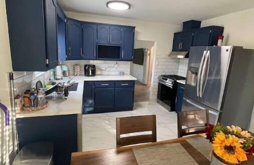 Lynwood House | Fully Renovated 2 Bedroom Gem