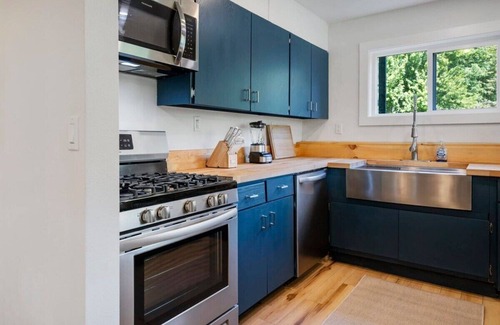 Stowe Condo | Fully Renovated Condo in Heart of Stowe