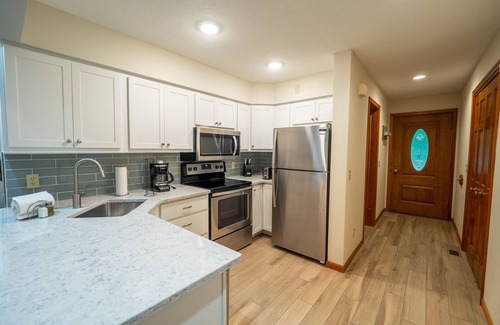 Canadian Lakes Condo | Fully Renovated Condo - Sleeps 9!