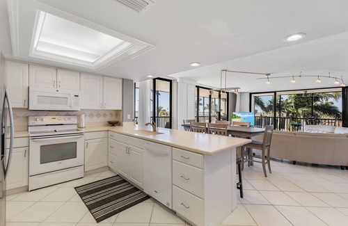 Biggar Condo | Fully Renovated, Resort Corner Condo in Sanibel Harbour Tower with Private Beach
