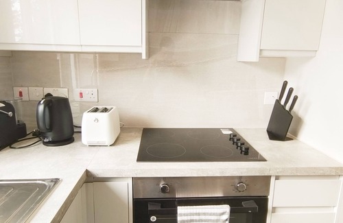 West Hendon Apartment | Fully renovated Woodfield apartment