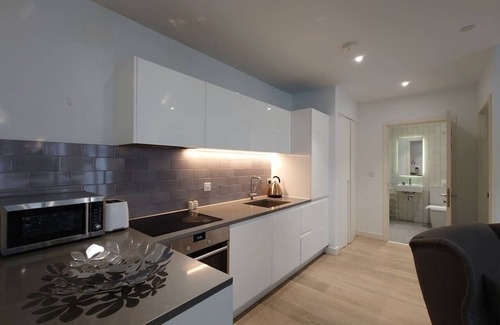 Docklands Apartment | Fully Serviced One Bed Apartment in RW