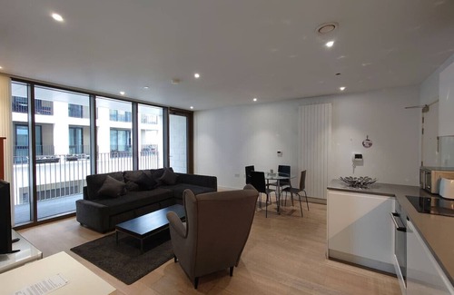 Docklands Apartment | Fully Serviced One Bed Apartment in RW