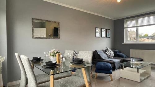 Durham House | Fully Serviced Three Bed House in Durham