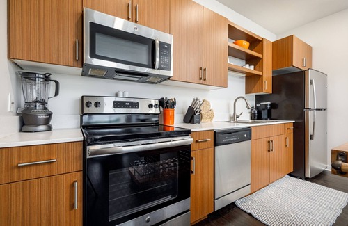 Traverse City Condo | Fully Stocked Trendy Condo Close To Downtown And The Beach