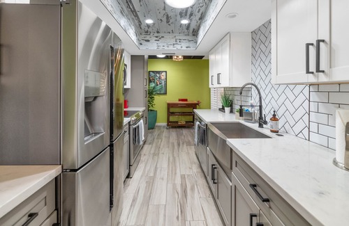 Orange Heights House | Fully Updated Cozy & Quiet Dedicated Work Space Patio Parking Walkable