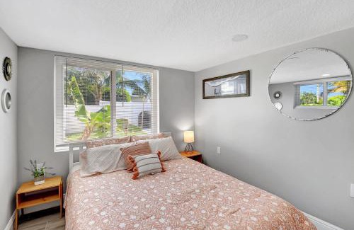 Delray Beach House | Fully Updated Home Sleeps 8 - 5 Min to the Beach