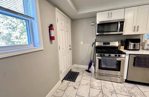 Baldwin House | Fun 4 BR 2 bath FULL renovated house w/driveway