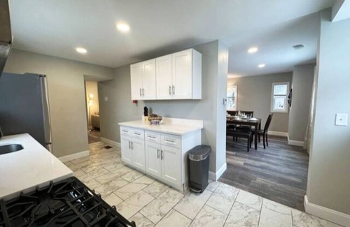 Baldwin House | Fun 4 BR 2 bath FULL renovated house w/driveway