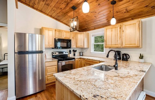 Millville Cabin | Fun and Modern Cabin with Pool Table, Hot Tub and Fire Pit for Your Perfect Getaway in Historic Harpers Ferry, WV