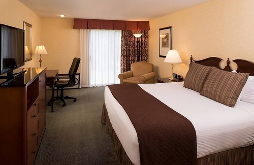 Tri-Cities Hotel | Fun at Gesa Carousel of Dreams! Family-friendly Unit, w/Outdoor Pool & Parking!