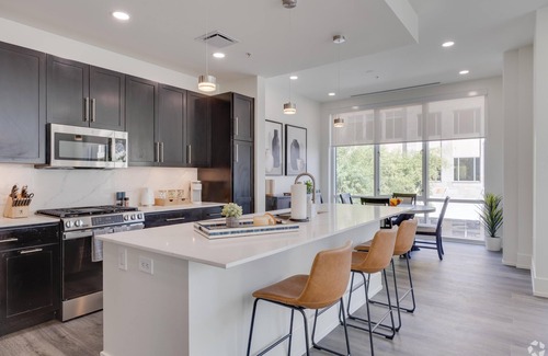 Desert Ridge Apartment | Fun & Fabulous, three bed apt!