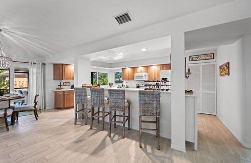 Palma Sola House | Fun-Filled Retreat: Pool, PS5 and Near Anna Maria Island