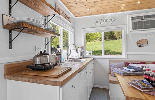 Lookout Valley Neighborhood Association House | Fun-Size Farmhouse w/ Pool 15 Min to Chattanooga