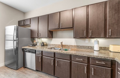 South Congress Apartment | Fun Soco 1BR King Suite w Gympickleballlaundry