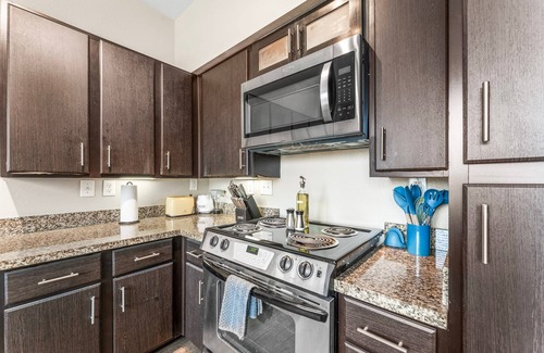 South Congress Apartment | Fun Soco 1BR King Suite w Gympickleballlaundry