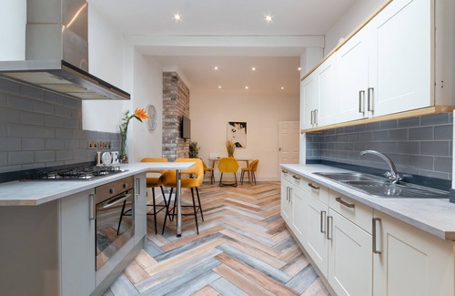 Woodside Apartment | Fun & Stylish Ground Floor Apartment w/Games Room!