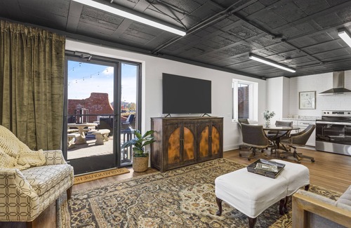 Downtown Knoxville Condo | Funky, Fun, and Fabulous!