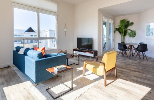 NoHo Arts District Apartment | Furnished 2BR in North Hollywood w/ Gym + Parking