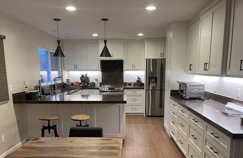 Capitola House | Furnished 3b/3b Capitola - 5 min walk to beach
