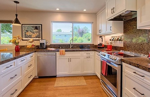Capitola House | Furnished 3b/3b Capitola - 5 min walk to beach