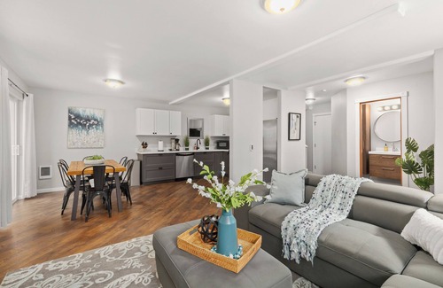 Echo Lake House | Furnished 3BR/2.5BA Duplex Home with Garage & Office in Snohomish, WA!