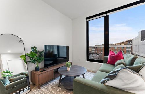 D Street - West Broadway Apartment | Furnished Apartment in South Boston