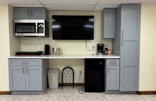 Canarsie Apartment | Furnished cozy 1-bedroom basement apartment in welcoming Brooklyn home with WiFi