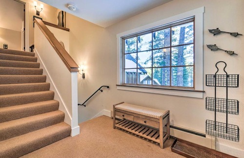 Truckee House | Furnished Deck Cabin on Northstar Shuttle Route!