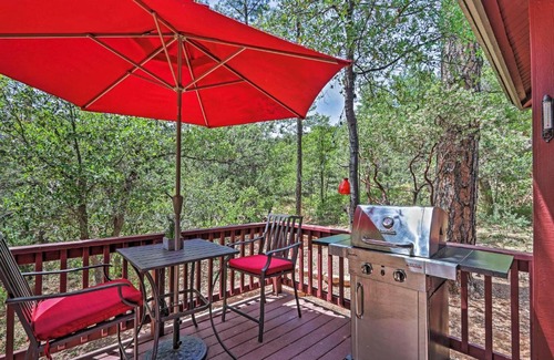 Strawberry House | Furnished Deck Romantic StrawberryandPine Studio!
