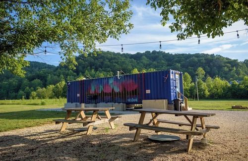 Stanton RV Rental | Furnished Glamping Tent/2 Queen Beds/Red River Access - Majestic Mallard - #3