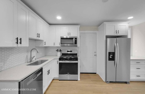 Tri-Taylor House | Furnished Private Room near Illinois Medical District & UIC