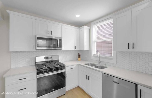 Tri-Taylor House | Furnished Private Room near Illinois Medical District & UIC