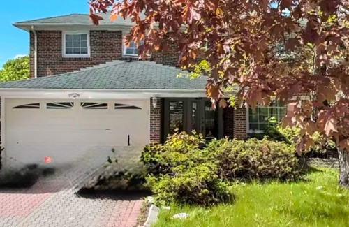 Newtonbrook House | Furnished room available with a shared bathroom and kitchen.(Northyork location)