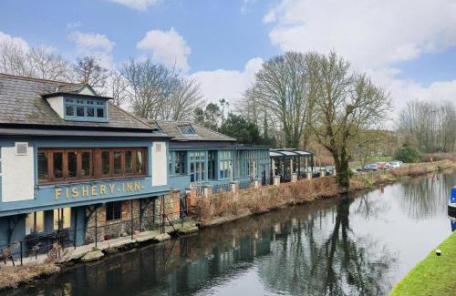 Hemel Hempstead House | Furnished Terraced House near Public Attractions, 5 min to Public Transport