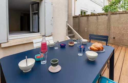Le Bouscat House | Furnished Townhouse Ideally Located With 4 Bedrooms, Large Terrace & Garden
