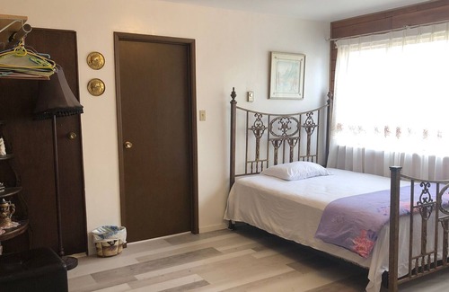 Gibsons House | Furnished two bedroom ground level suite