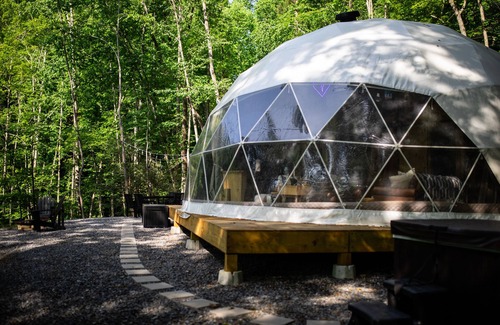 Cosby RV Rental | ➡️🛣️ Further up the Road Large Glamping Dome with Hot Tub, Fire Pit and Grill