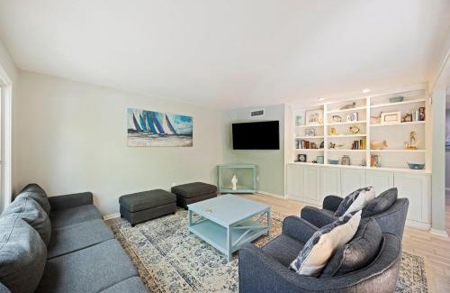 West Beach Village House | FWO1358: 1358 Fairway Oaks