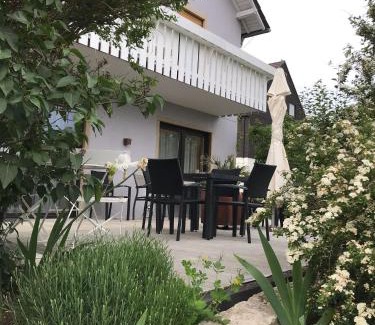 Weisenheim am Sand House | Gästehaus Elisabeth