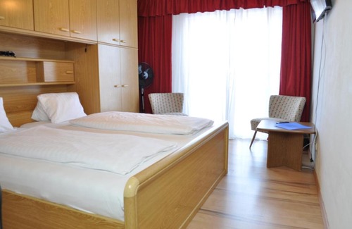 Podersdorf am See Hotel | Gästehaus Herlinde