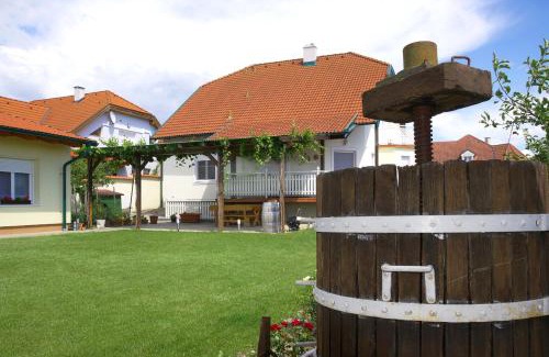 Illmitz House | Gästehaus Lackenblick