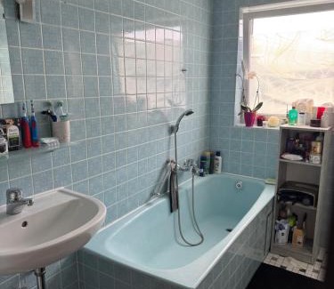 Aalen House | Gästehaus mit 5 separaten Schlafzimmern für 9 Personen, 24 h check in direkte Nähe Landesgartenschau